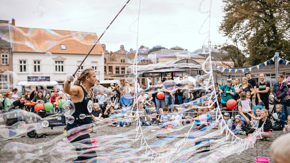 Internationale Straßenkünstler sind fester Bestandteil des Norder Sommerfestes. Foto: Stadt Norden