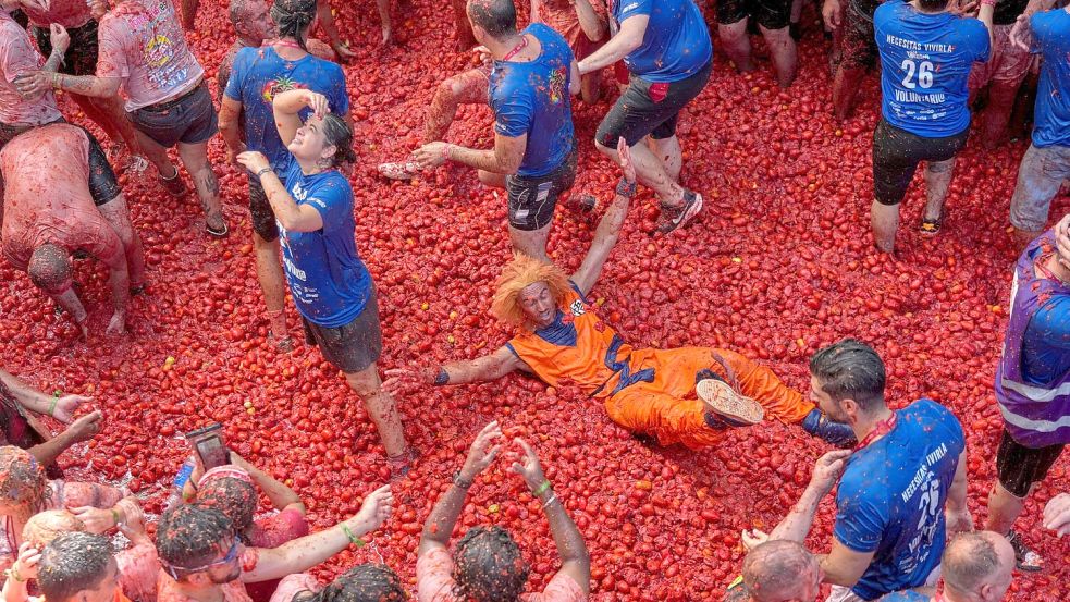 Für die bis zu 22.000 Teilnehmer, die teilweise sogar aus Japan, den USA oder Australien anreisen, war die Tomatenschlacht wieder eine Riesengaudi. Foto: Alberto Saiz