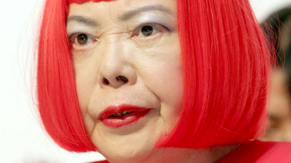 Die japanische Künstlerin Yayoi Kusama war unter anderem für ihre Kunst mit „Polka Dots“ berühmt. (Archivbild) Foto: Robichon/dpa