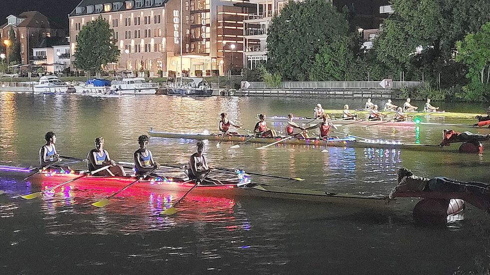 Der Nachtsprint am Samstagabend ist einer der Höhepunkte der Ruderregatta. Am Sonntagnachmittag folgen zum Abschluss die prestigeträchtigen Rennen um den Stadtachter. In Verbindung mit dem verkaufsoffenen Sonntag werden noch mehr Zuschauer erwartet als in den Vorjahren. Foto: Wolters