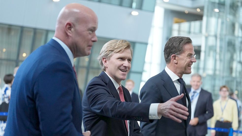 US-Verteidigungsstaatssekretär Elbridge Colby traf in Brüssel unter anderem Nato-Generalsekretär Mark Rutte (r) und US-Nato-Botschafter Matthew Whitaker. Foto: Virginia Mayo