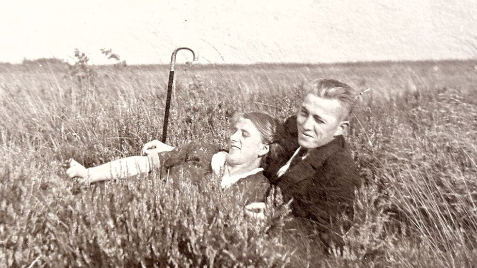 Ein Bild von Mullbergs erstem Lehrer Cassen Theessen Lengert und seiner Frau Helene im Jahr 1927. Als die beiden nach Mullberg kamen, gab es dort nur endlose Weite. Foto: Cassen Lengert