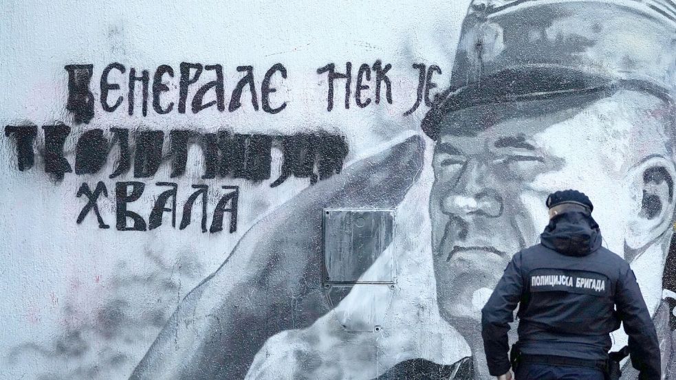 In Serbien wird Mladic bis heute als „Held“ verehrt, die politische Führung leugnet den Völkermord von Srebrenica. (Archivbild) Foto: Darko Vojinovic/AP/dpa