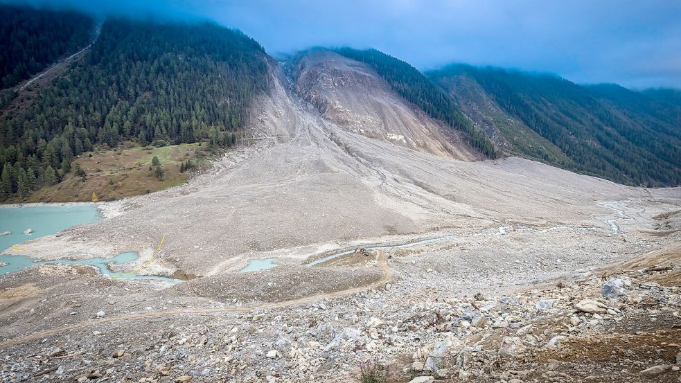 Das zerstörte Schweizer Dorf Blatten und die Spur des Erdrutsches vom Mai 2025. Foto: Michael Buholzer
