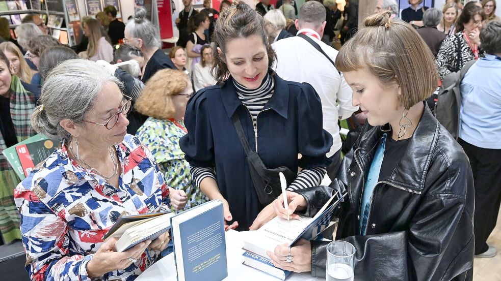 Auch zur Vorstellung ihres vierten Romans stehen wieder viele öffentliche Termine an. (Archivbild) Foto: Arne Dedert