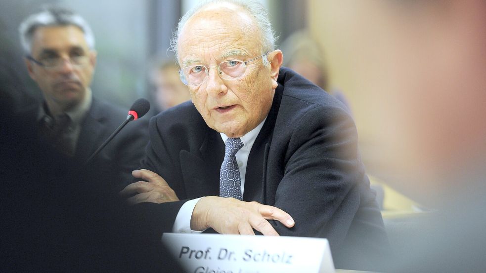 Novum in der Partei: Ex-Verteidigungsminister und Verfassungsrechtler Rupert Scholz (CDU) spricht sich für das Ende der Brandmauer aus. Foto: dpa/Franziska Kraufmann