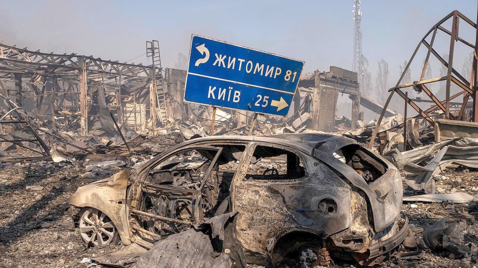 Das Munitionslager hätte nach Angaben ukrainischer Behörden nicht in einem Wohngebiet angelegt werden dürfen. Foto: Dan Bashakov/AP/dpa