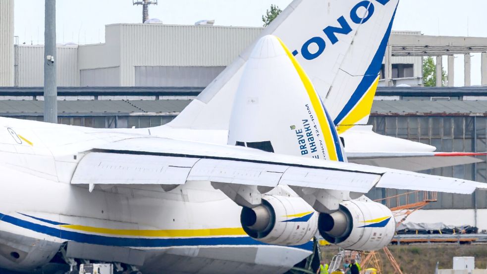 Bis heute hat sich die Bundesregierung nicht öffentlich dazu geäußert, wer aus ihrer Sicht hinter der Drohnen-Attacke auf dem Leipziger Flughafen steckt. (Archivbild) Foto: Hendrik Schmidt