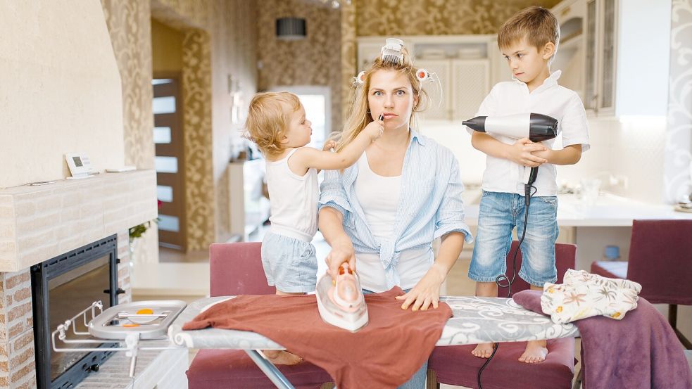 Noch immer so, nicht anders in Osnabrück: Frauen arbeiten deutlich häufiger in Teilzeit als Männer. Die Stadt erklärt sich das mit der weiterhin „geschlechtsspezifischen Arbeitsteilung innerhalb von Familien“. Foto: imago/ingimage