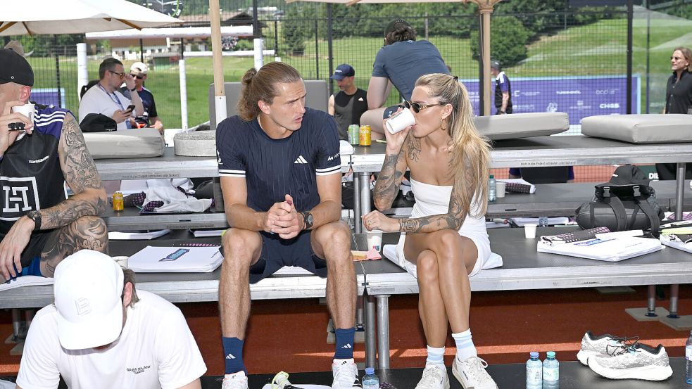 Die Wahl von Alexander Zverevs Lieblingsverein sorgt bei ihm und seiner Freundin Sophia Thomalla für Konfliktpotenzial. Foto: IMAGO/Michael Kaers