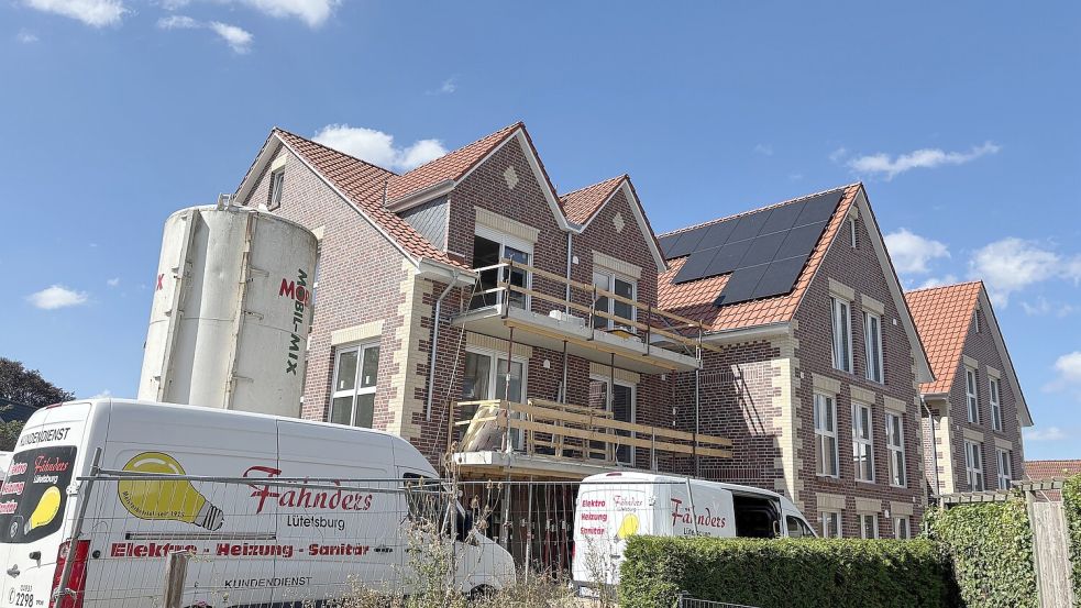 Ein Neubauprojekt an der Weserstraße in Norden, bei dem bezahlbarer Wohnraum für ältere und eingeschränkte Menschen entstehen soll. Foto: Rebecca Kresse
