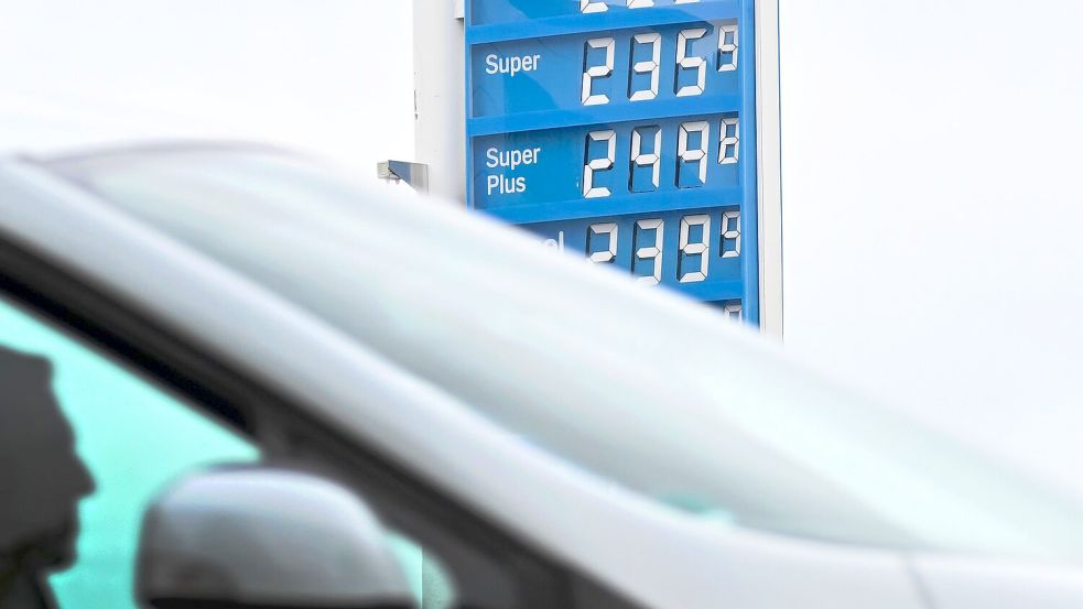 Der Krieg im Iran hat Öl verteuert, das bekommen Autofahrer hierzulande an der Tankstelle zu spüren. Foto: Bernd Weißbrod