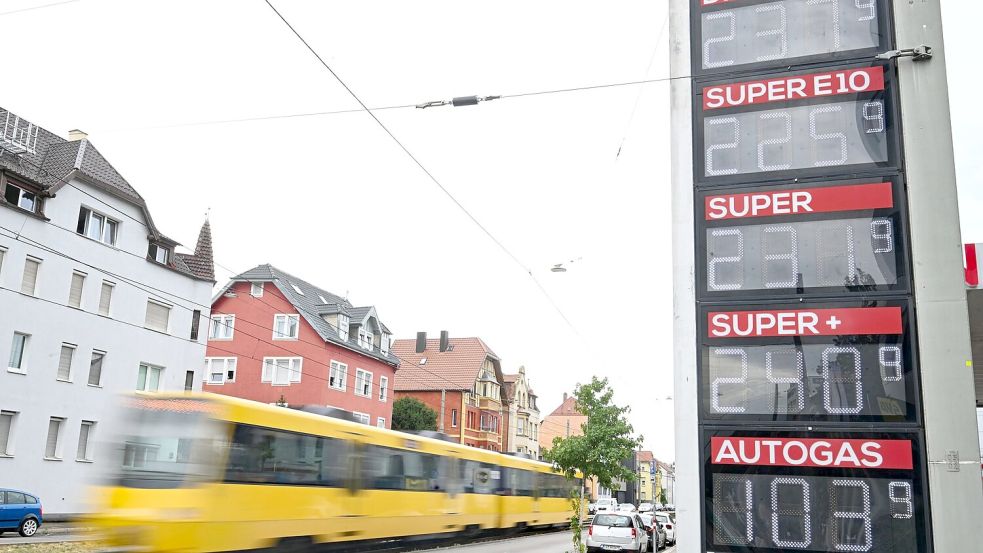 Der Tankrabatt ist ausgelaufen, Literpreise über zwei Euro für Sprit sind an Tankstellen in Deutschland wieder die Regel. Foto: Bernd Weißbrod