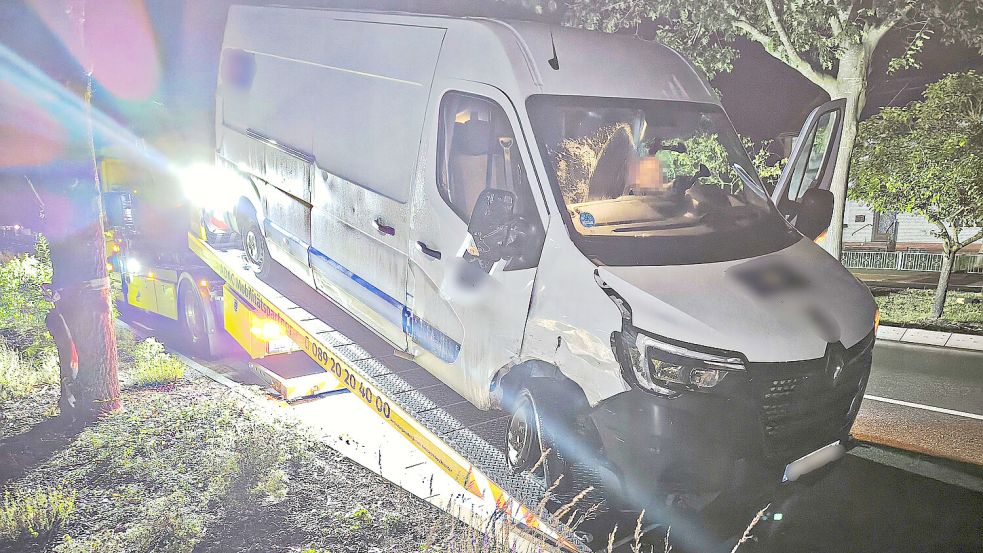 Ein Abschleppunternehmen musste den Bulli abtransportieren. Foto: Privat