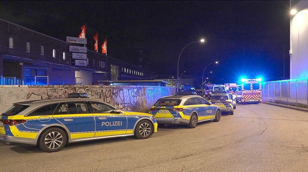 Zeugen hatten die Polizei wegen Schussgeräuschen auf einem Fabrikgelände alarmiert. Foto: Sebastian Peters