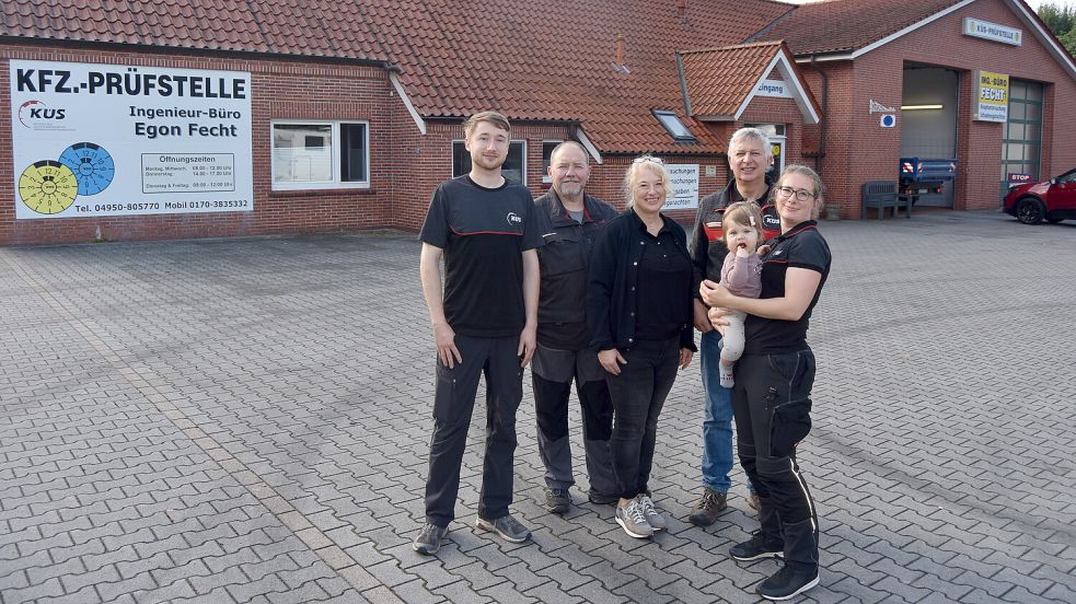 Ein eingespieltes Team (von links): Enno Fecht, Jens Tuchscheerer, Helene und Egon Fecht sowie Wiebke Fecht mit Tochter Johanna. Foto: Prins
