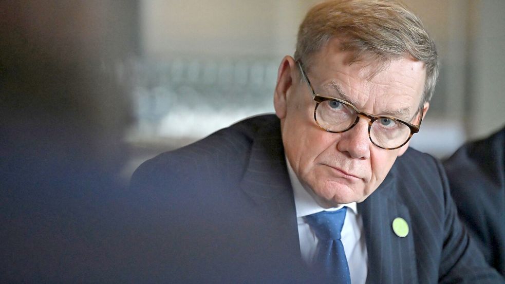 Außenminister Johann Wadephul (CDU) äußert sich am Rande des informellen EU-Außenministertreffens im irischen Wicklow vor Journalisten. Foto: Michael Brandt