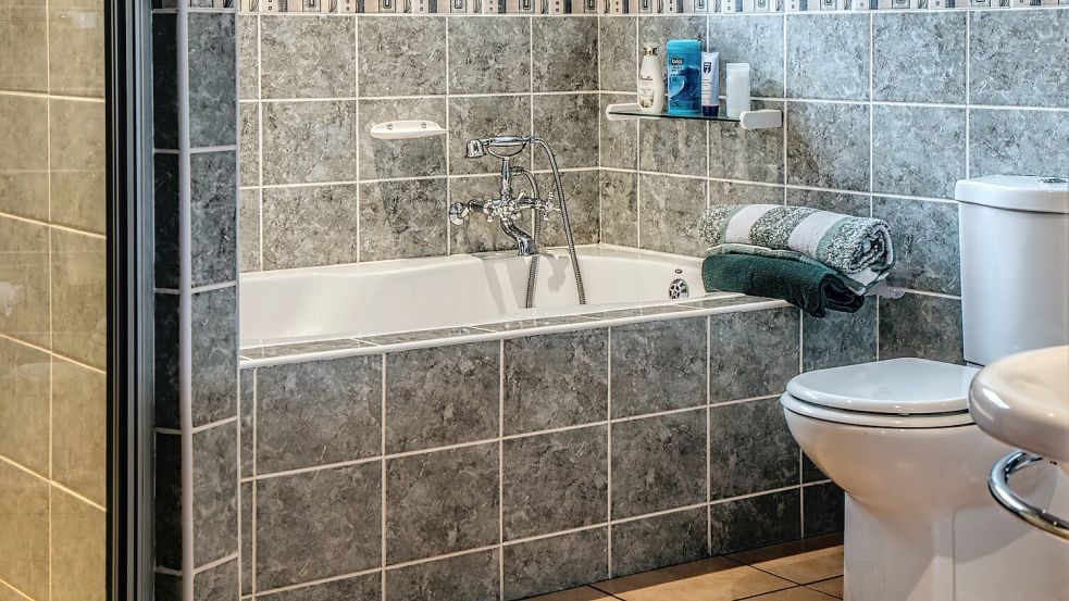 Badewannen werden heute eher selten in Badezimmer eingebaut, wenn sie barrierearm sein sollen. Foto: Pixabay