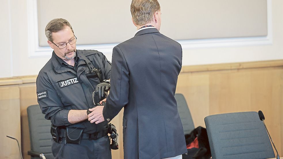 Hendrik Holt musste in Berlin bei seinen Ausgängen nicht mal mehr sagen, wo er hinwill. Für den Bund der Kriminalbeamten „inakzeptabel“. Foto: dpa/David Ebener