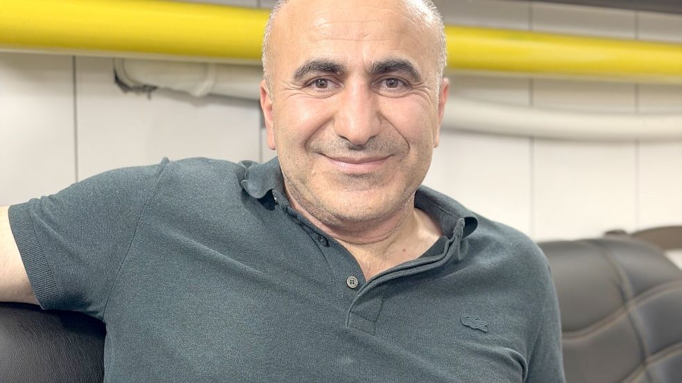 Hossein Hosseini betreibt den Zagros Grill in Berlin-Kreuzberg. Foto: Carlotta Vorbrüggen