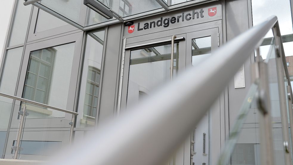 Vor dem Landgericht Aurich geht es um Raub und Körperverletzung. Foto: Klaus Ortgies/Archiv