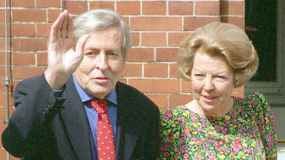 Königin Beatrix der Niederlande und ihr Mann, Prinz Claus, im Jahr 1998. (Archivbild) Foto: picture alliance / dpa