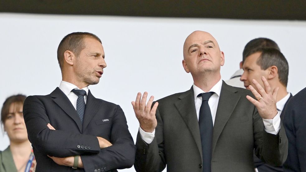 Sie haben keine Gesprächsgrundlage mehr: UEFA-Chef Aleksander Ceferin und FIFA-Chef Gianni Infantino. (Archivbild) Foto: Robert Michael