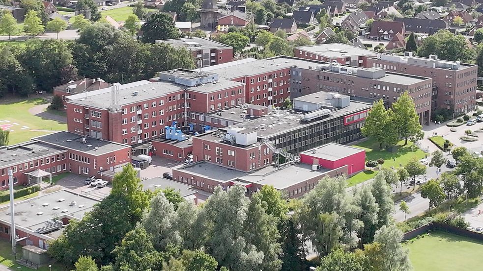 Die Ubbo-Emmius-Klinik in Aurich aus der Vogelperspektive gesehen. Foto: Tizian Dunkmann