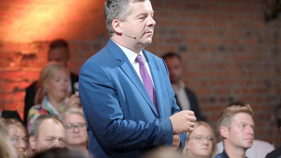 „Und ich finde es ganz spannend, dass jetzt hier aus Berlin wieder Einzelne mir irgendwo Ratschläge geben, was ich nicht machen darf“, sagt Sven Schulze (CDU). Foto: Klaus-Dietmar Gabbert
