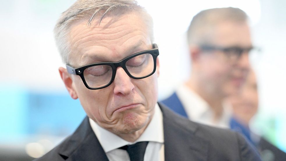 Digitalminister Wildberger testete eine smarte Brille, die die Umgebung des Trägers filmt und analysiert. Foto: Bernd von Jutrczenka/dpa
