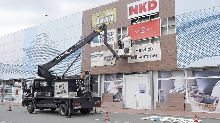 Auch an der Außenfassade des Dever-Parks ist der Neuzugang sichtbar. Foto: Kristina Roispich
