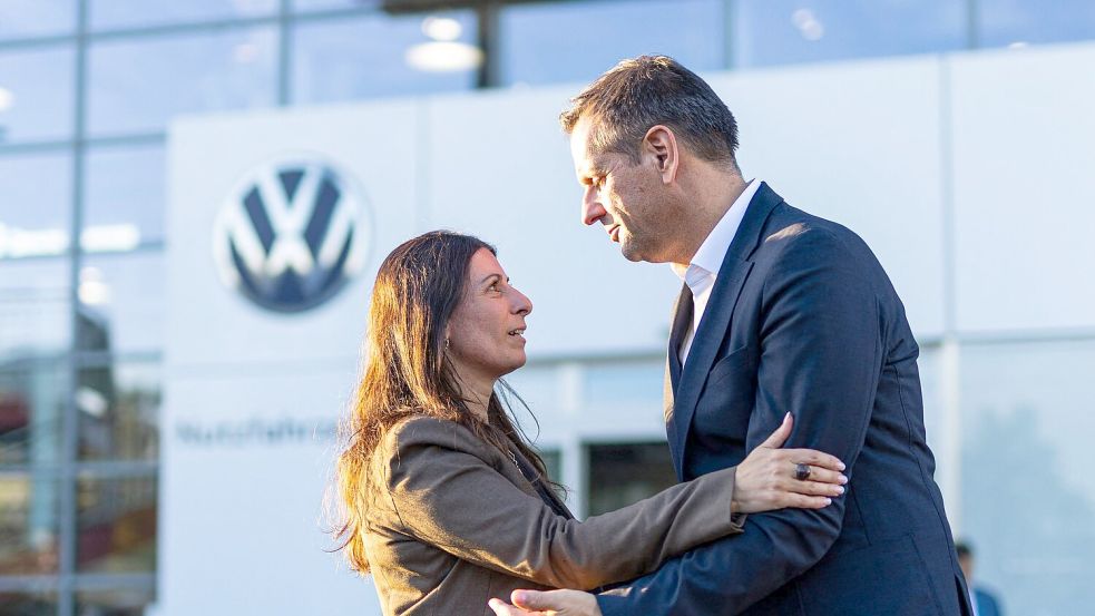 Standen in der Auseinandersetzung auf einer Seite: VW-Betriebsratschefin Daniela Cavallo und Niedersachsens Ministerpräsident Olaf Lies (SPD). (Archivbild) Foto: Michael Matthey