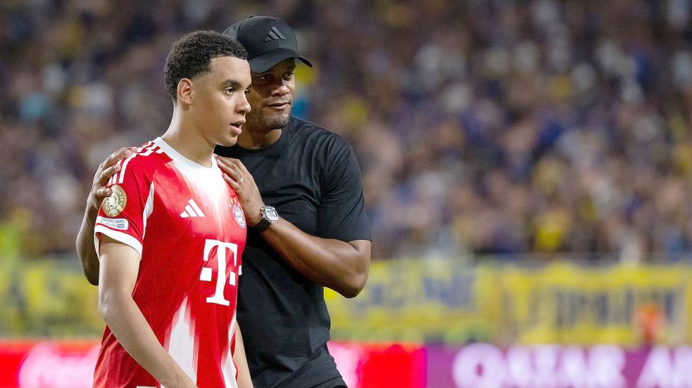 Vor Rückkehr in Bayern-Kader: Bayern-Jungstar Jamal Musiala (l. mit Trainer Vincent Kompany. (Archivbild) Foto: Sven Hoppe