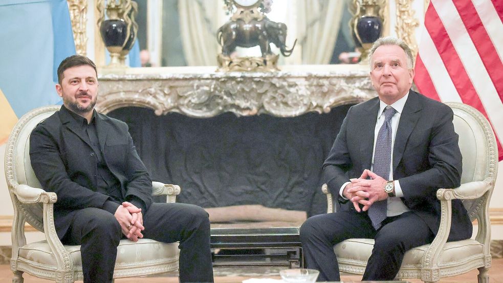 Die US-Vermittler Steve Witkoff und Jared Kushner reisen nach Worten des ukrainischen Präsidenten Wolodymyr Selenskyj am Sonntag nach Kiew. (Archivbild) Foto: Thomas Padilla/AP/dpa