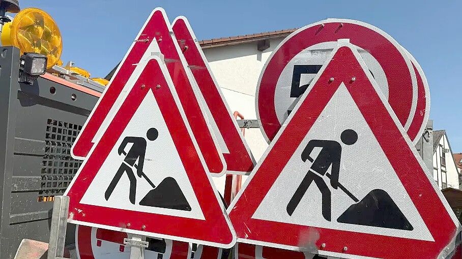 Rund zweieinhalb Wochen ist die B70 in Papenburg ab dem 7. September halbseitig gesperrt. Symbolfoto: DPA/Andrea Löbbecke