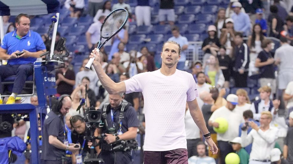Alexander Zverev bedankt sich bei den Fans. Foto: Frank Franklin II