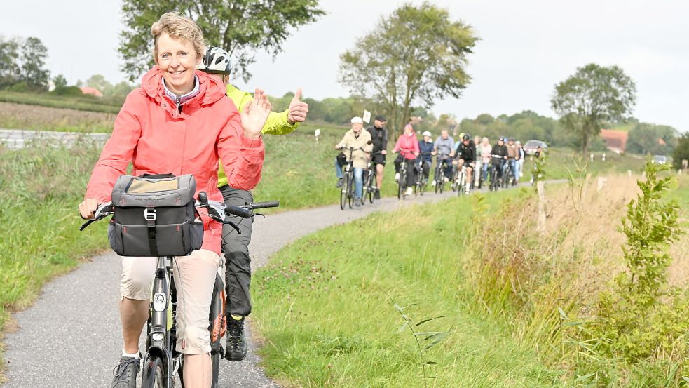 Gute Stimmung: Bei der Krummhörner Kirchturmtour ging es auch in diesem Jahr mit dem Fahrrad von Ort zu Ort. Foto: Heinz Wagenaar