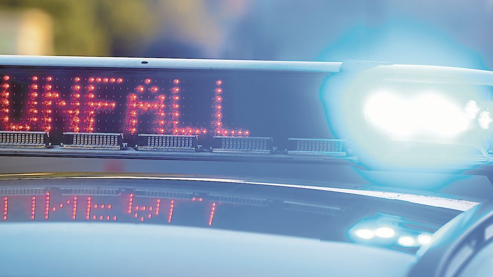 Die Polizei war am Sonntag wegen eines Unfalls in Westoverledingen im Einsatz. Symbolfoto: Stefan Puchner/dpa