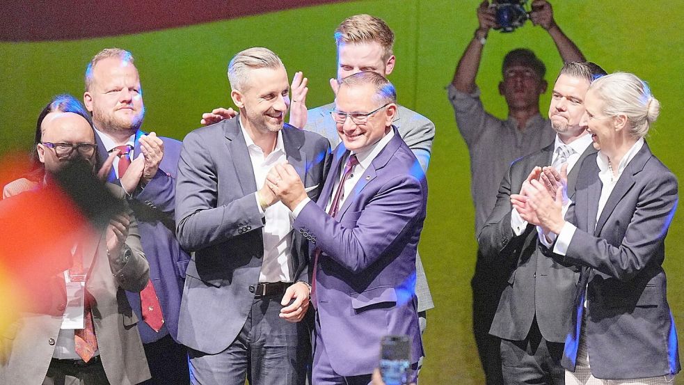 Die AfD-Bundesspitze gratuliert Siegmund. Foto: Michael Kappeler/dpa