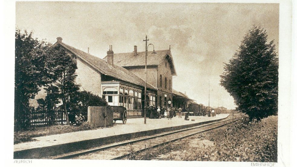 Historisches Dokument: Ein Bild vom alten Bahnhof in Aurich. Foto: Landesarchiv Aurich