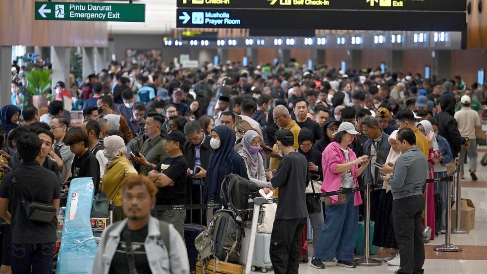 Rund 170.000 Passagiere sind von der Störung des Flugverkehrs betroffen. Foto: Agung Kuncahya B.)/XinHua/dpa