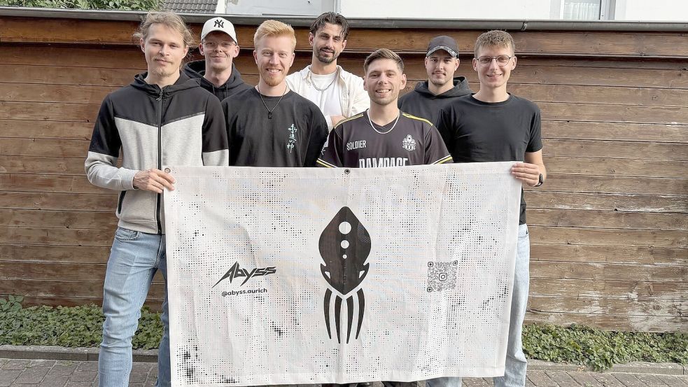 Der Verein Watt'n Bass e.V.: Yannic Hey (von links), Ole Klingenberg, Alexander Klingemann, Niklaas Brookmann, Kevin Werner, Nico Heinsen, Marvin Pupkes. Foto: privat