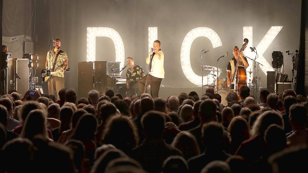 Sie rockten am Samstag den Hyde Park in Osnabrück: Dick Brave alias Sahsa und seine Band. Foto: Thomas Wübker
