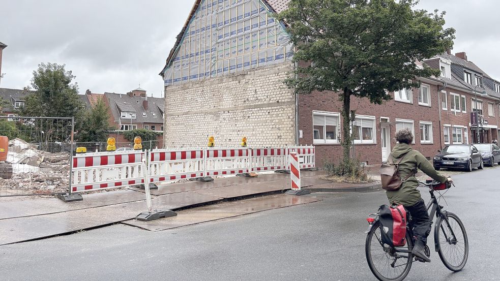 Um diese Baustelle muss kein großer Bogen mehr gemacht werden: Der Abbruch ist weitgehend geschafft. Fotos: Stephanie Schuurman