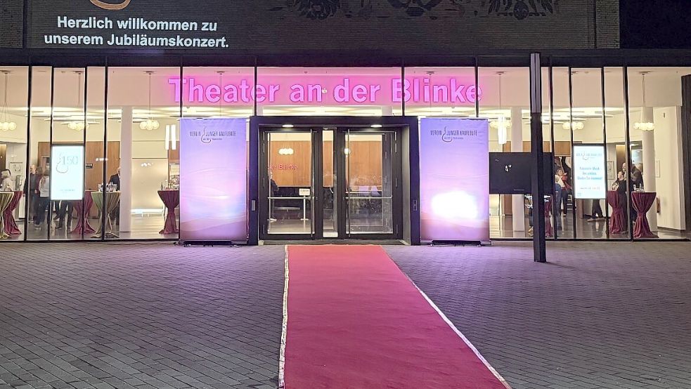 Über den roten Teppich geht es ins Theater an der Blinke. Foto: Verein junger Kaufleute