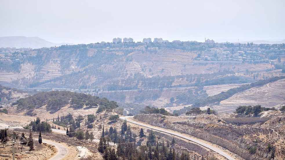 Nahe der israelischen Siedlung Maale Adumim sollen weitere Wohneinheiten gebaut werden. Das könnte das Westjordanland faktisch in zwei Teile spalten. (Archivfoto) Foto: Ohad Zwigenberg/AP/dpa