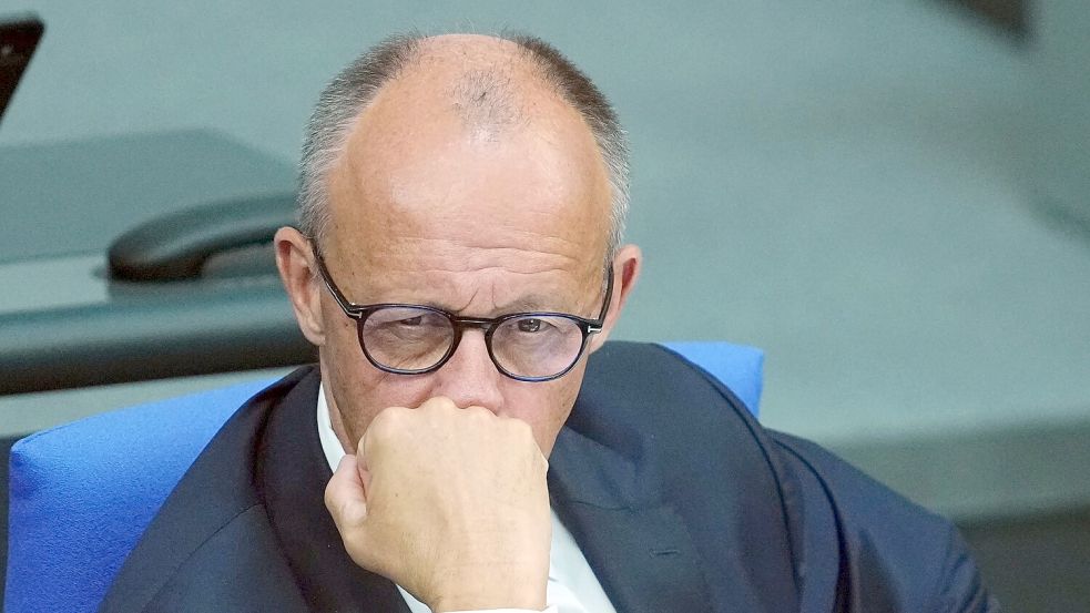 Der Kanzler solle wie ein Bundestrainer ausgewechselt werden, forderte die Linke. Foto: Kay Nietfeld/dpa