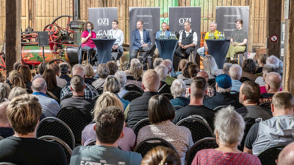 Am 13. September wird in der Krummhörn ein neuer Bürgermeister gewählt: Im Landwirtschaftsmuseum in Campen diskutierten die Bewerber über die Zukunft der Krummhörn. Fotos: Klaus Ortgies