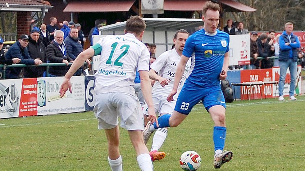 Malte Fokken (rechts) hat eine Vergangenheit bei BW Papenburg und trifft nun als Gästespieler auf seine alten Kollegen. Foto: Marco Reemts