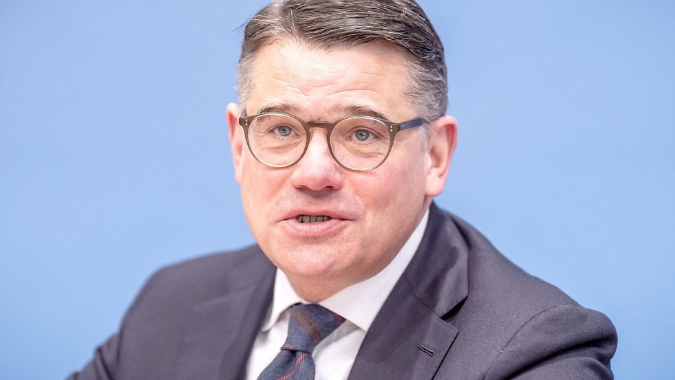 „Ich warne alle zu glauben, dass es eine schnelle Lösung gibt“, sagt Hessens Ministerpräsident Boris Rhein (CDU). (Archivbild) Foto: Michael Kappeler/dpa